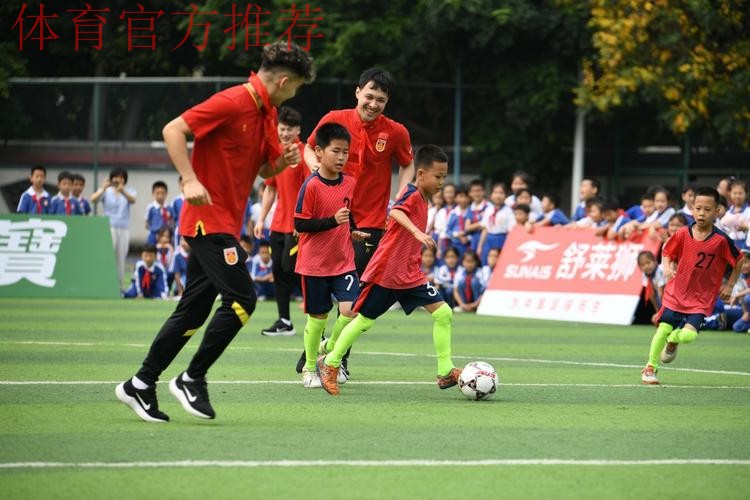 中国国家男子五人制足球队走进深圳南湾学校 中国国家男子五人制足球队走进深圳南湾学校